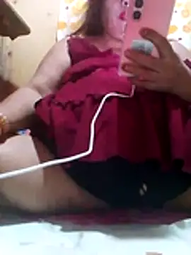 Snapshot of Huge_mama69 chatting on May 2026 07:03:01 AM Huge mama69 online show from May 2026 07:03:01 AM