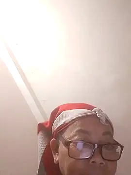 VangLe73 online show from October 2025 11:19:01 AM