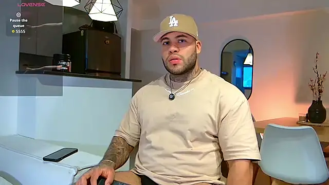 Snapshot of Michael_Salens chatting on October 2025 10:12:02 PM Michael Salens online show from October 2025 10:12:02 PM