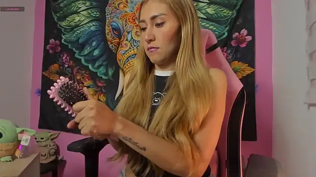 Alice VIP online show from November 2025 01:40:01 AM