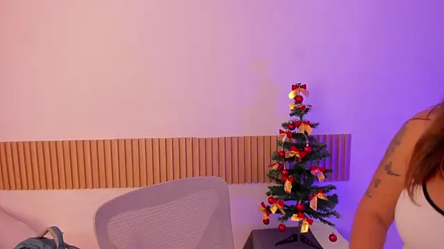 OliviaSweett online show from December 2025 07:07:02 PM