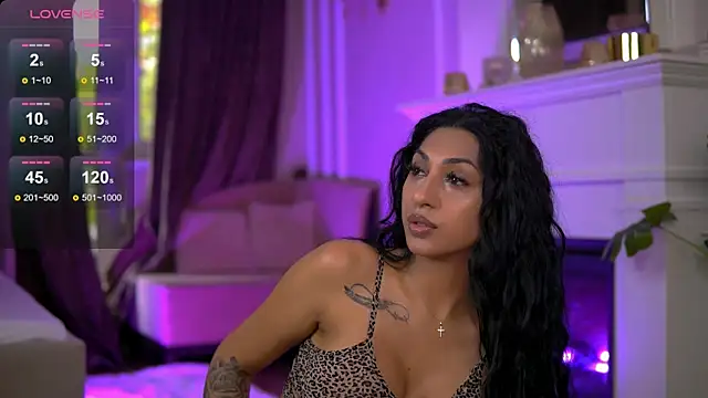 EmaHallee online show from October 2025 07:29:01 AM