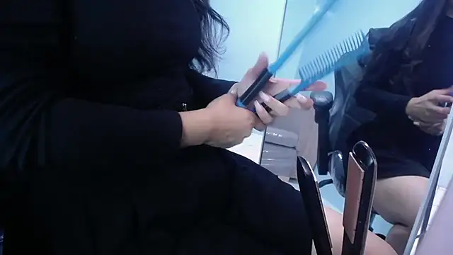 victoria hernandez t  online show from November 2025 01:02:01 PM