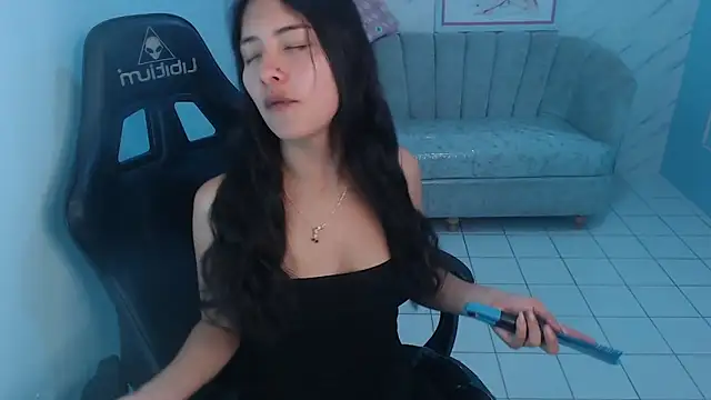 victoria hernandez t  online show from April 2026 01:04:01 PM