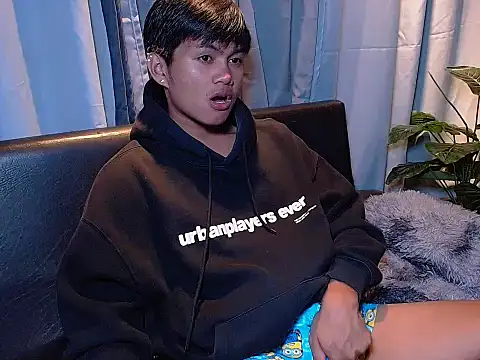 Snapshot of Alexx_143 chatting on March 2026 11:34:02 AM Alexx 143 online show from March 2026 11:34:02 AM