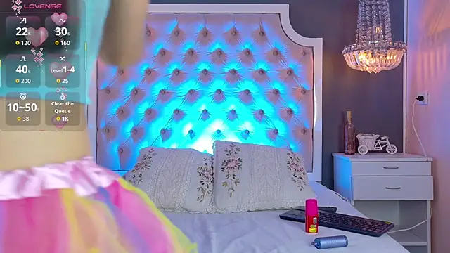 TifannyWolf  online show from September 2025 04:16:01 AM