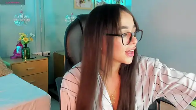 TifannyWolf  online show from November 2025 04:23:01 AM