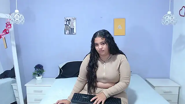 penelope gucci1 online show from November 2025 11:54:01 AM