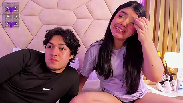 Snapshot of EmilyANDrew_ chatting on September 2025 04:45:02 AM EmilyANDrew online show from September 2025 04:45:02 AM