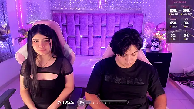 Snapshot of EmilyANDrew_ chatting on October 2025 04:20:02 AM EmilyANDrew online show from October 2025 04:20:02 AM