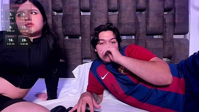 Snapshot of EmilyANDrew_ chatting on October 2025 04:56:02 AM EmilyANDrew online show from October 2025 04:56:02 AM