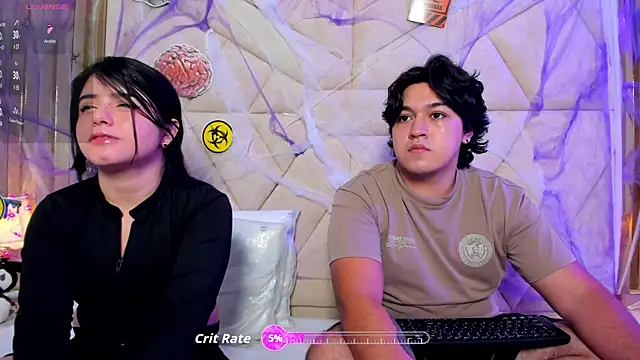 Snapshot of EmilyANDrew_ chatting on October 2025 04:35:02 AM EmilyANDrew online show from October 2025 04:35:02 AM