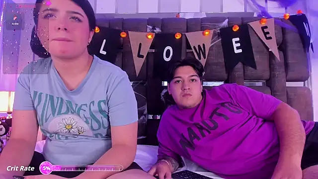 Snapshot of EmilyANDrew_ chatting on October 2025 05:15:01 AM EmilyANDrew online show from October 2025 05:15:01 AM