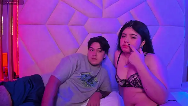 Snapshot of EmilyANDrew_ chatting on November 2025 04:55:01 AM EmilyANDrew online show from November 2025 04:55:01 AM