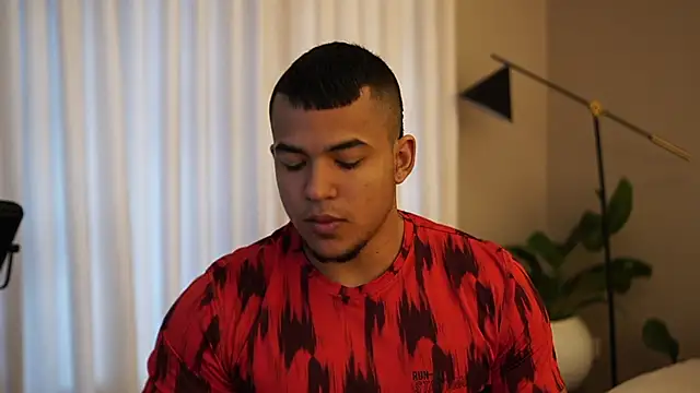 Snapshot of Thiago_Valente chatting on September 2025 02:33:02 PM Thiago Valente online show from September 2025 02:33:02 PM