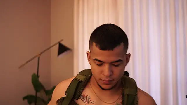 Snapshot of Thiago_Valente chatting on October 2025 12:45:02 PM Thiago Valente online show from October 2025 12:45:02 PM