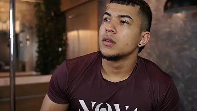 Snapshot of Thiago_Valente chatting on October 2025 12:59:01 PM Thiago Valente online show from October 2025 12:59:01 PM