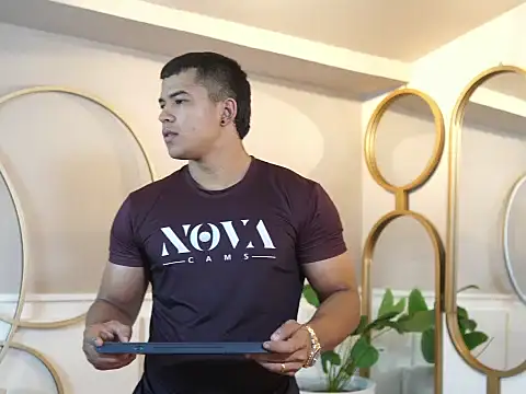 Snapshot of Thiago_Valente chatting on October 2025 01:03:02 PM Thiago Valente online show from October 2025 01:03:02 PM