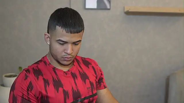 Snapshot of Thiago_Valente chatting on February 2026 02:07:01 PM Thiago Valente online show from February 2026 02:07:01 PM