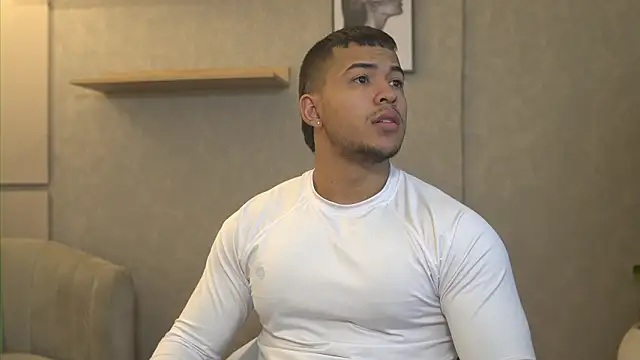 Snapshot of Thiago_Valente chatting on February 2026 01:42:01 PM Thiago Valente online show from February 2026 01:42:01 PM