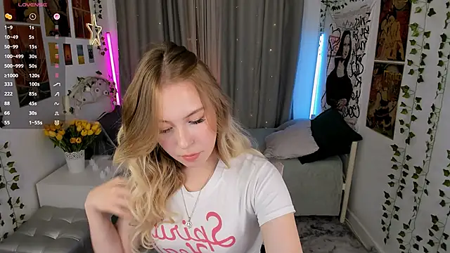 Snapshot of LanaRoselle chatting on October 2025 09:22:01 PM LanaRoselle online show from October 2025 09:22:01 PM