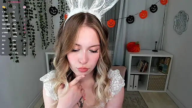 Snapshot of LanaRoselle chatting on October 2025 02:18:02 PM LanaRoselle online show from October 2025 02:18:02 PM