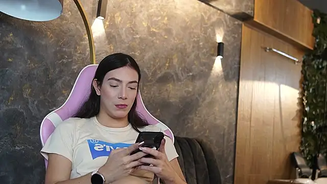 Ariaa Isabell online show from January 2026 06:33:01 PM