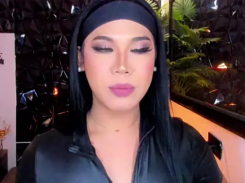 Snapshot of foxclassyramona_ts chatting on April 2026 04:32:01 AM foxclassyramona ts online show from April 2026 04:32:01 AM