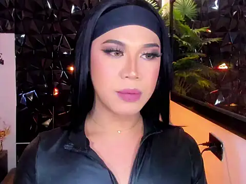 Snapshot of foxclassyramona_ts chatting on April 2026 04:46:01 AM foxclassyramona ts online show from April 2026 04:46:01 AM