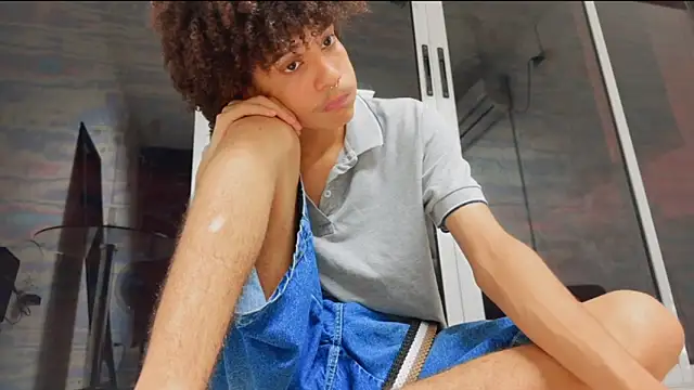 Max Rain online show from November 2025 11:15:01 PM