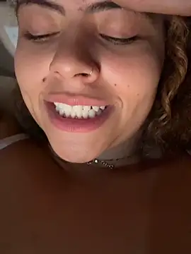 Chloe Leaozinho online show from May 2026 11:34:04 PM