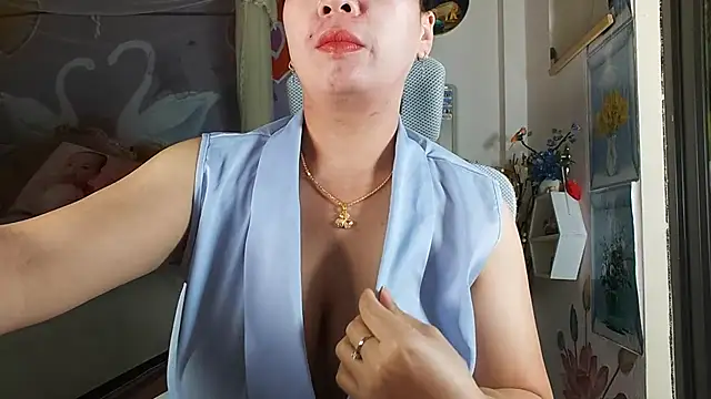 Snapshot of lyly_asian chatting on July 2026 10:14:02 PM lyly asian online show from July 2026 10:14:02 PM