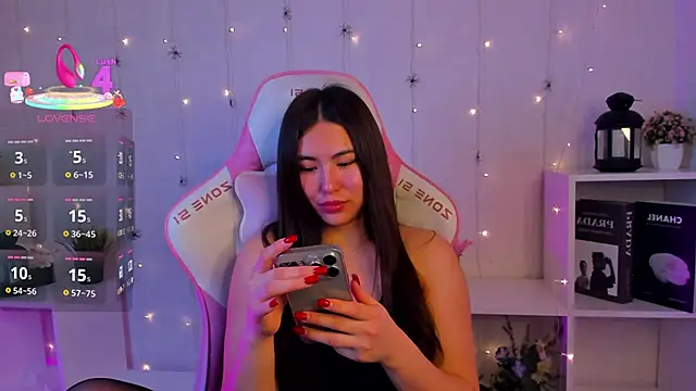 Megan Williamms online show from November 2025 12:43:02 AM