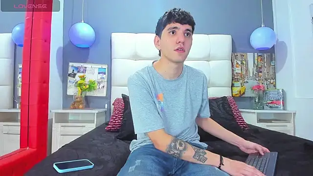 Matteo12  online show from October 2025 02:59:01 AM