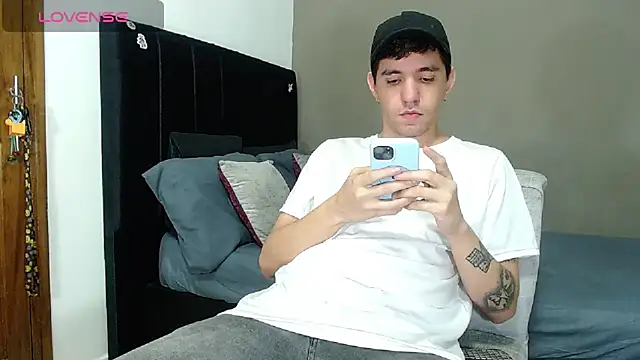 Matteo12  online show from February 2026 02:43:02 AM