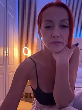 Snapshot of MikaelaBloom chatting on November 2025 09:11:01 PM MikaelaBloom online show from November 2025 09:11:01 PM