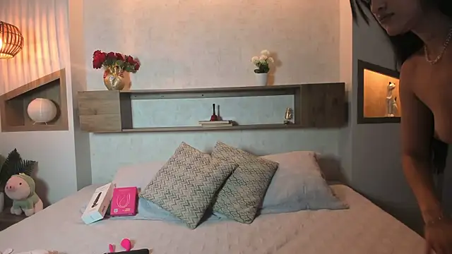 Emilly Beaumont online show from November 2025 01:23:02 PM