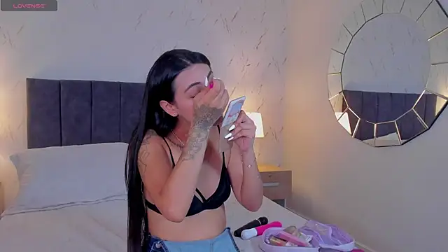 Snapshot of Emilly_Beaumont chatting on July 2026 12:57:02 PM Emilly Beaumont online show from July 2026 12:57:02 PM