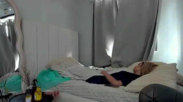 LUUVRRI 21 online show from April 2026 02:51:02 AM