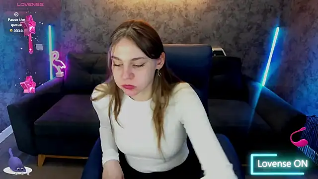 DiamondGoldie online show from December 2025 06:44:01 AM