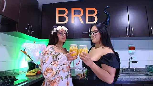 Lilith and Khloe online show from November 2025 11:22:01 AM