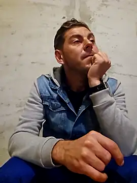 Alex-andru88 online show from October 2025 03:40:01 AM