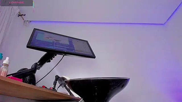 eva rain  online show from March 2026 10:05:02 PM