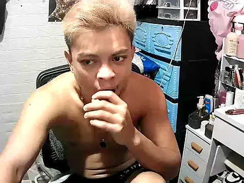 Snapshot of Pinoy_slutcummer69 chatting on June 2026 08:19:01 AM Pinoy slutcummer69 online show from June 2026 08:19:01 AM