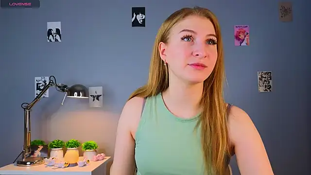 Snapshot of LorettaGladman chatting on October 2025 04:24:02 AM LorettaGladman online show from October 2025 04:24:02 AM