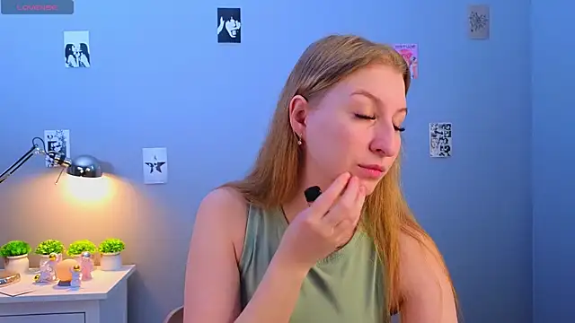 Snapshot of LorettaGladman chatting on November 2025 04:12:01 AM LorettaGladman online show from November 2025 04:12:01 AM