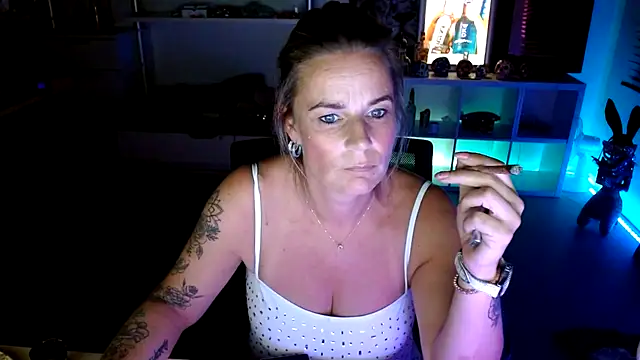 Mrs-Aurora online show from October 2025 08:42:02 PM