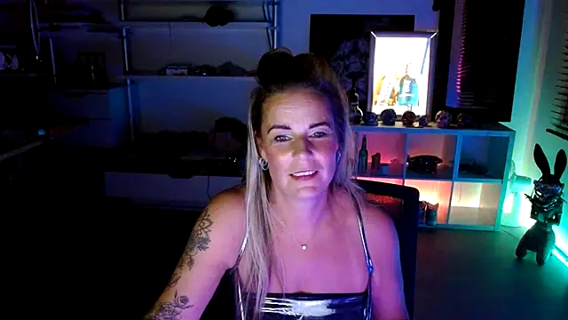 Mrs-Aurora online show from October 2025 08:31:01 PM