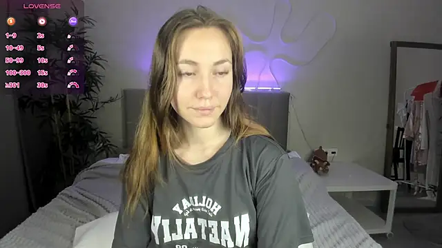 Luna G0ld online show from September 2025 11:41:01 PM