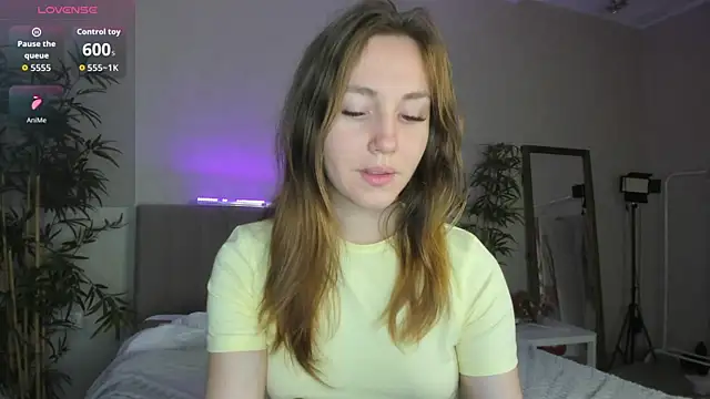 Luna G0ld online show from October 2025 11:13:01 PM